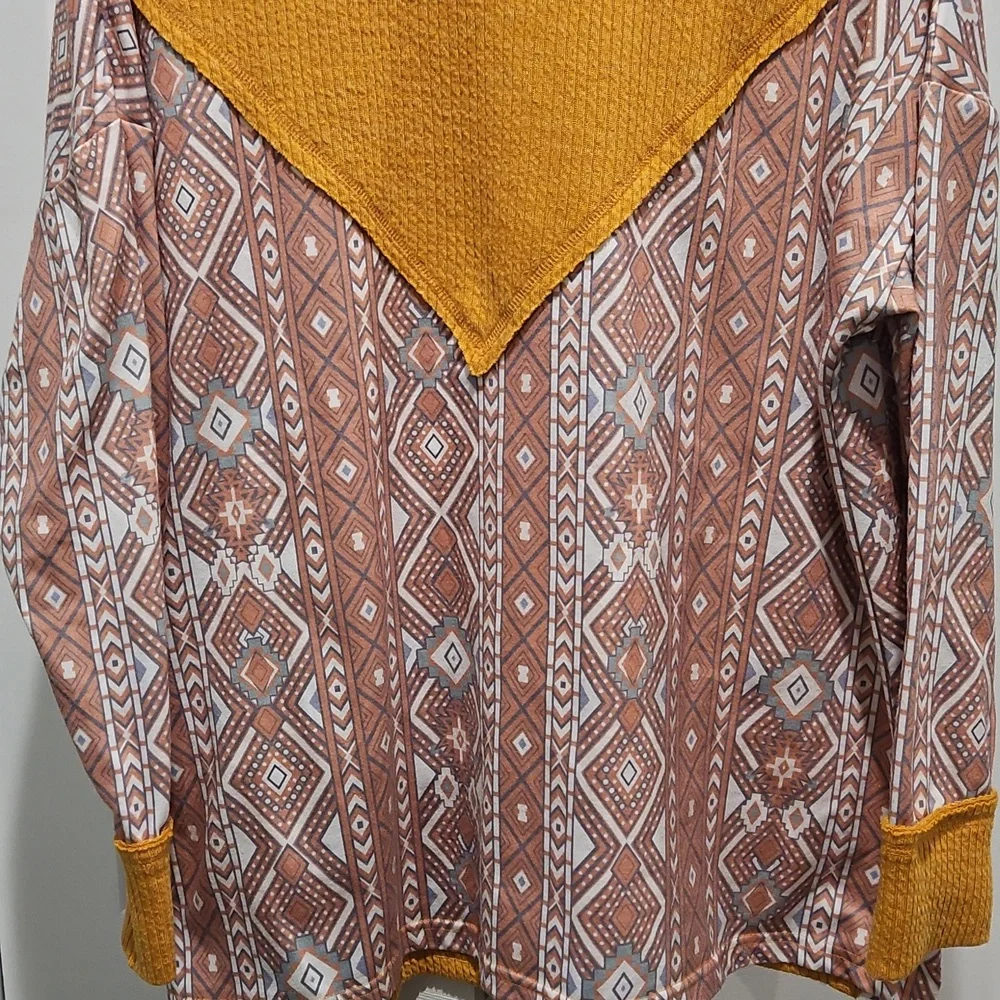 Geometric Patterned Top - Picture 8 of 9